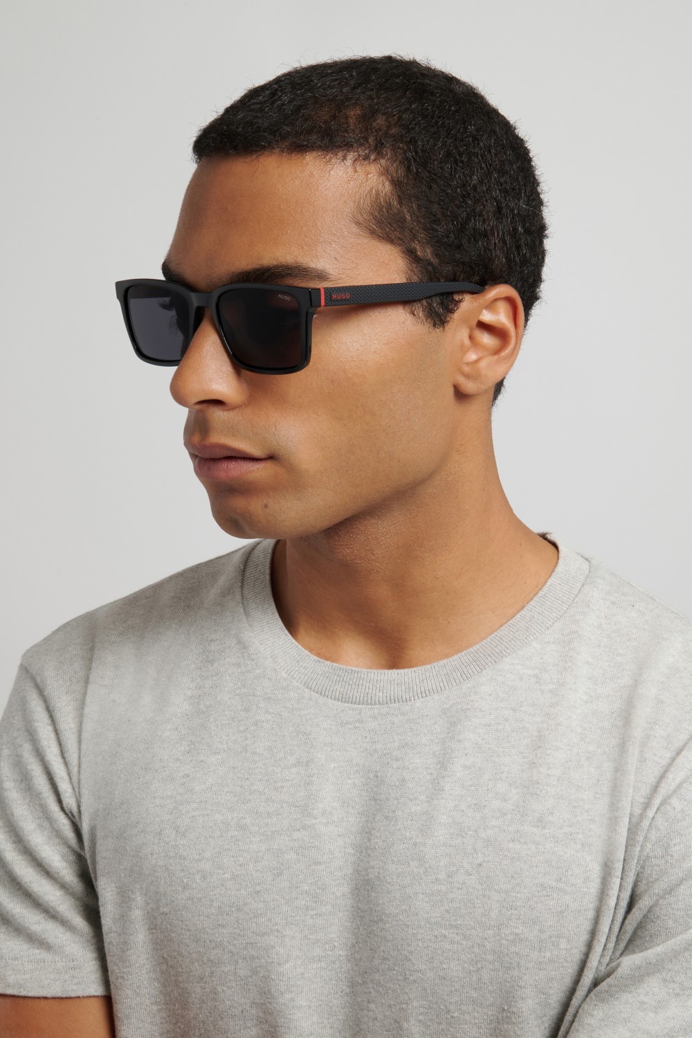 Sunglasses Hugo Hg 1392/S 208798 807 IR color black shape rectangle lenses grey