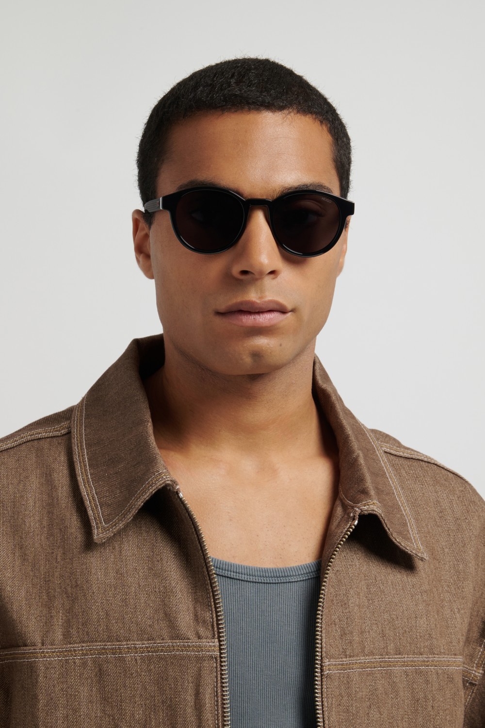 Sunglasses Hugo Hg 1390/S 208799 807 IR color black shape pantos lenses grey