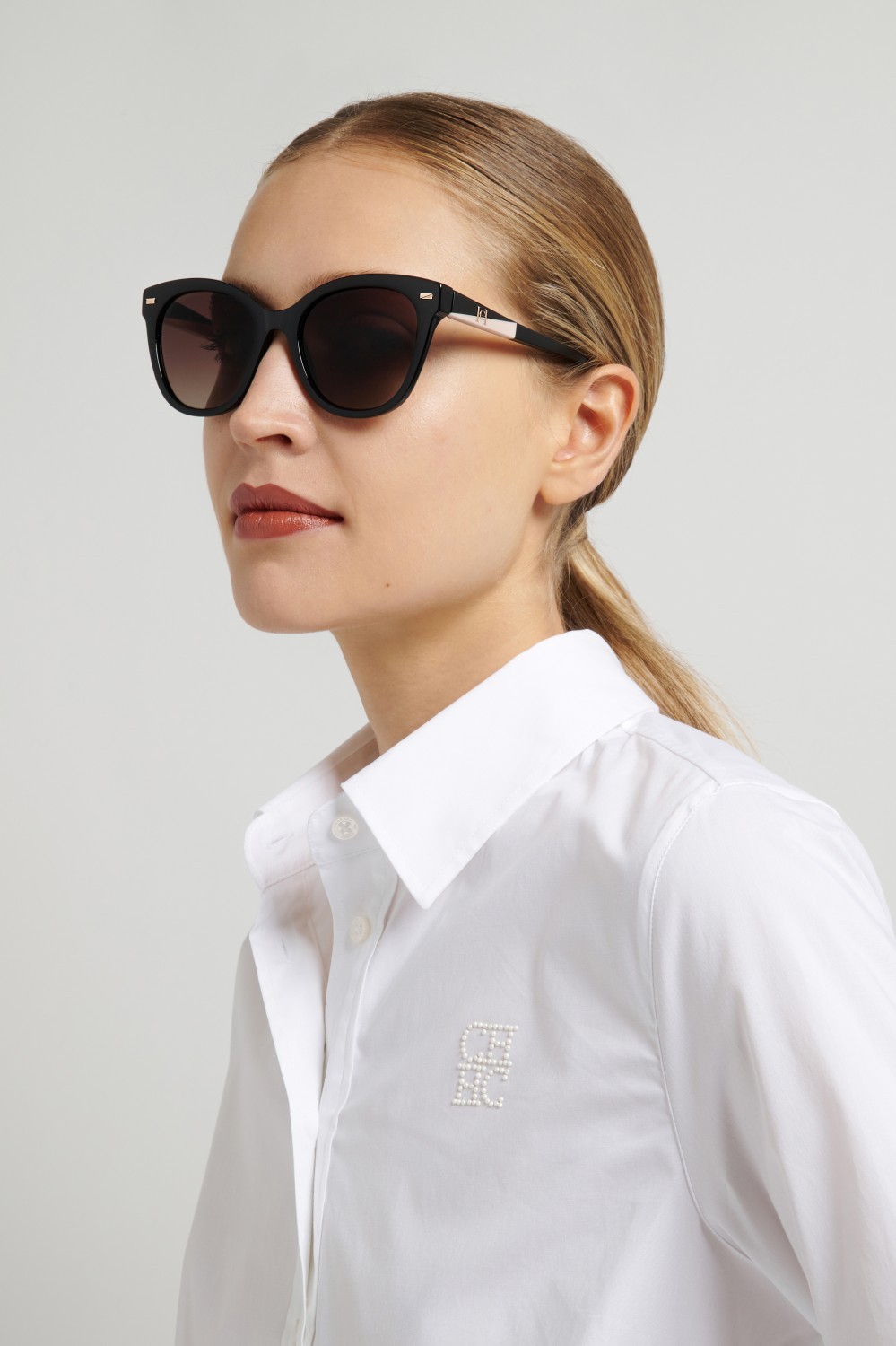 Occhiali da sole Carolina Herrera Her 0360/S 208807 807 HA colore black forma quadrato lenti brown shaded