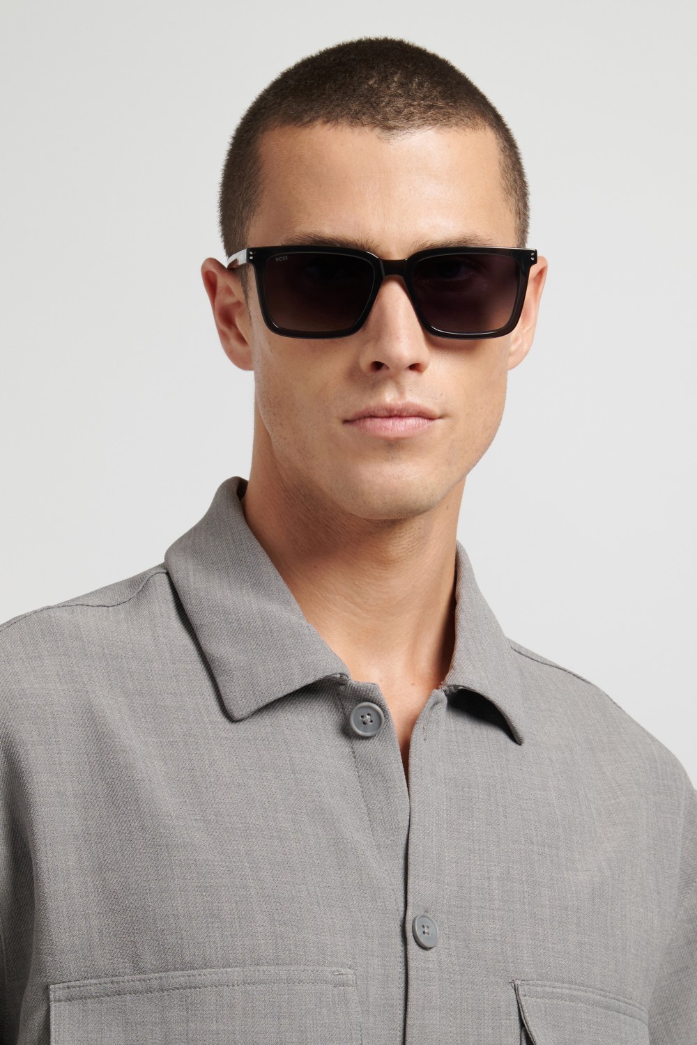 Occhiali da sole Hugo Boss 1893/G 208833 KB7 9O colore grey forma rettangolare lenti dark grey shaded