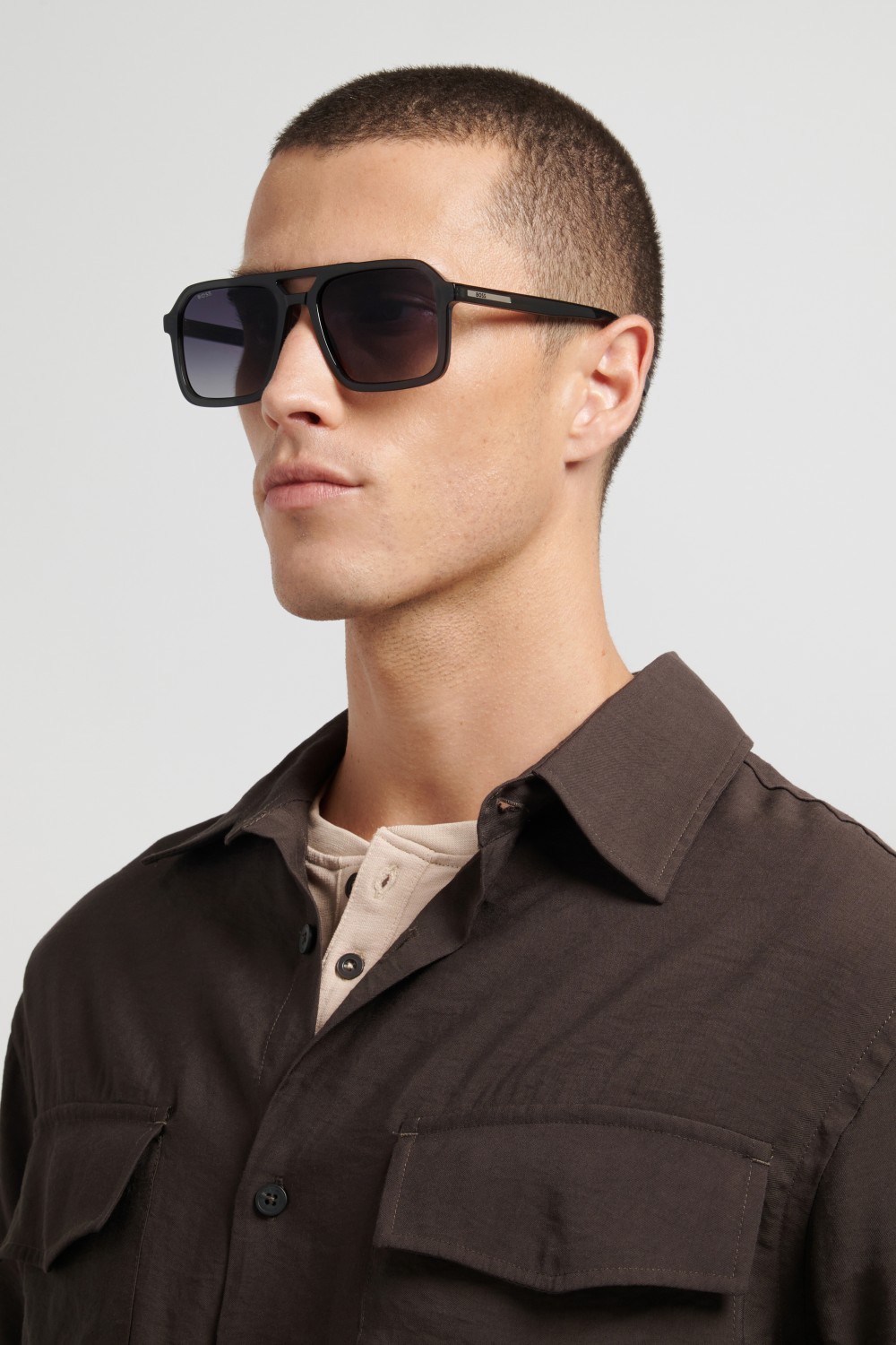 Occhiali da sole Hugo Boss 1894/S 208836 KB7 9O colore grey forma quadrato lenti dark grey shaded