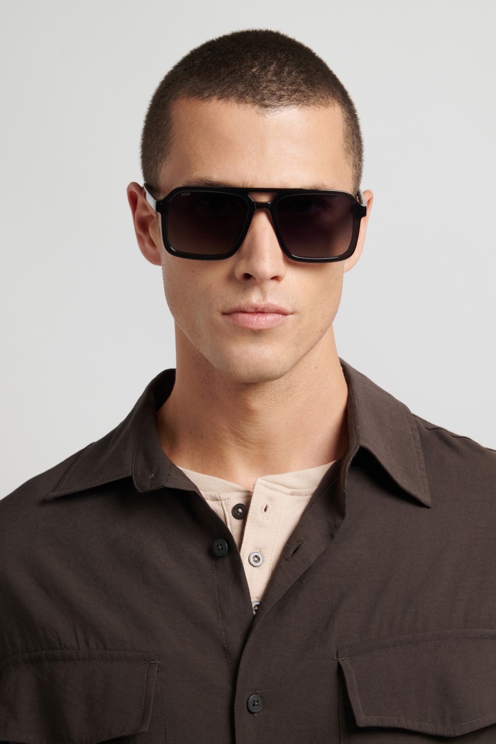 Occhiali da sole Hugo Boss 1894/S 208836 KB7 9O colore grey forma quadrato lenti dark grey shaded