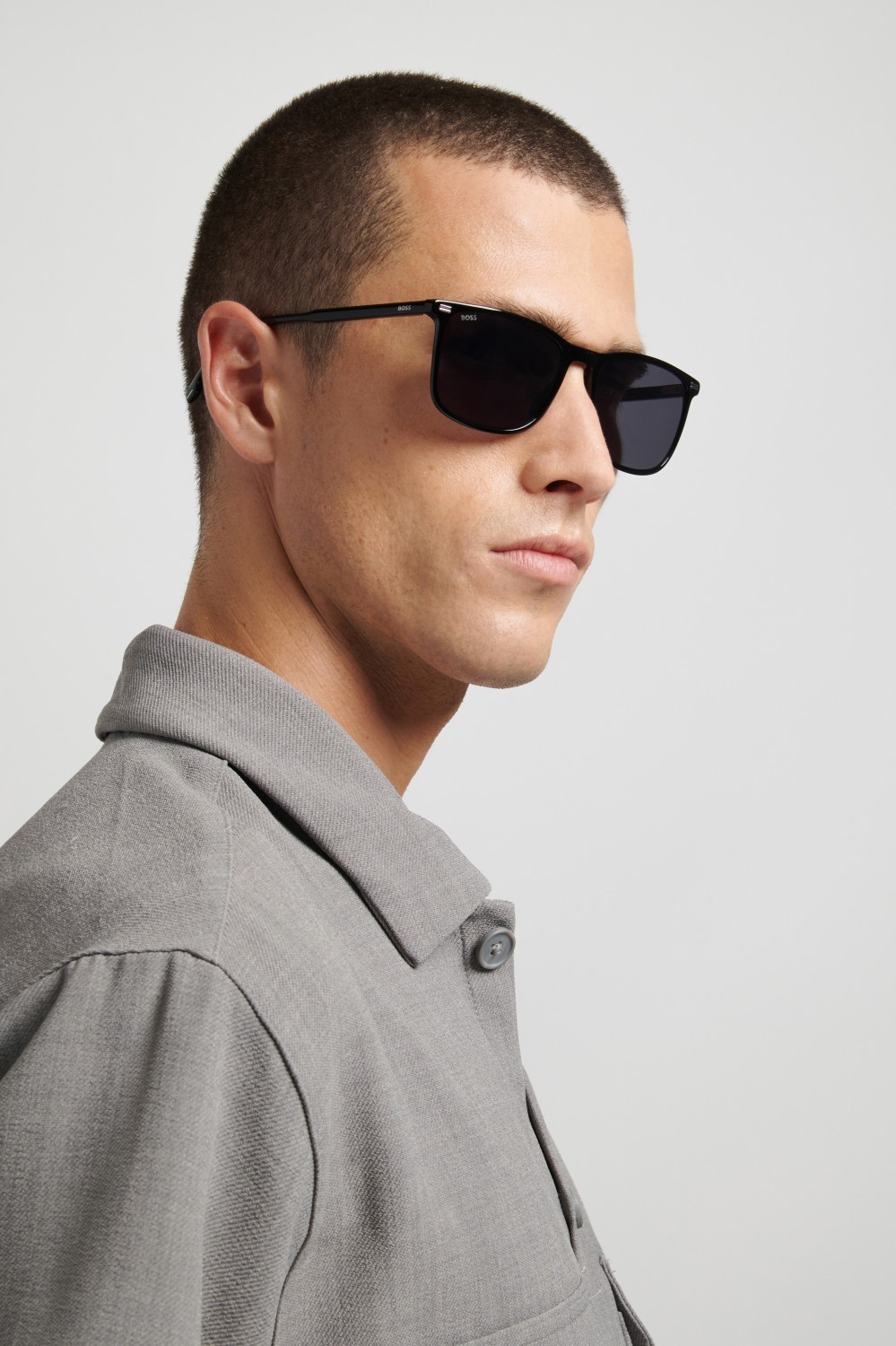 Occhiali da sole Hugo Boss 1879/S 208842 807 IR colore black forma rettangolare lenti grey
