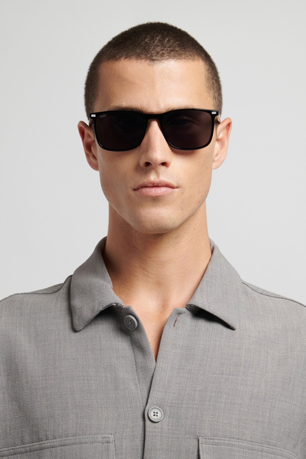 Occhiali da sole Hugo Boss 1879/S 208842 807 IR colore black forma rettangolare lenti grey