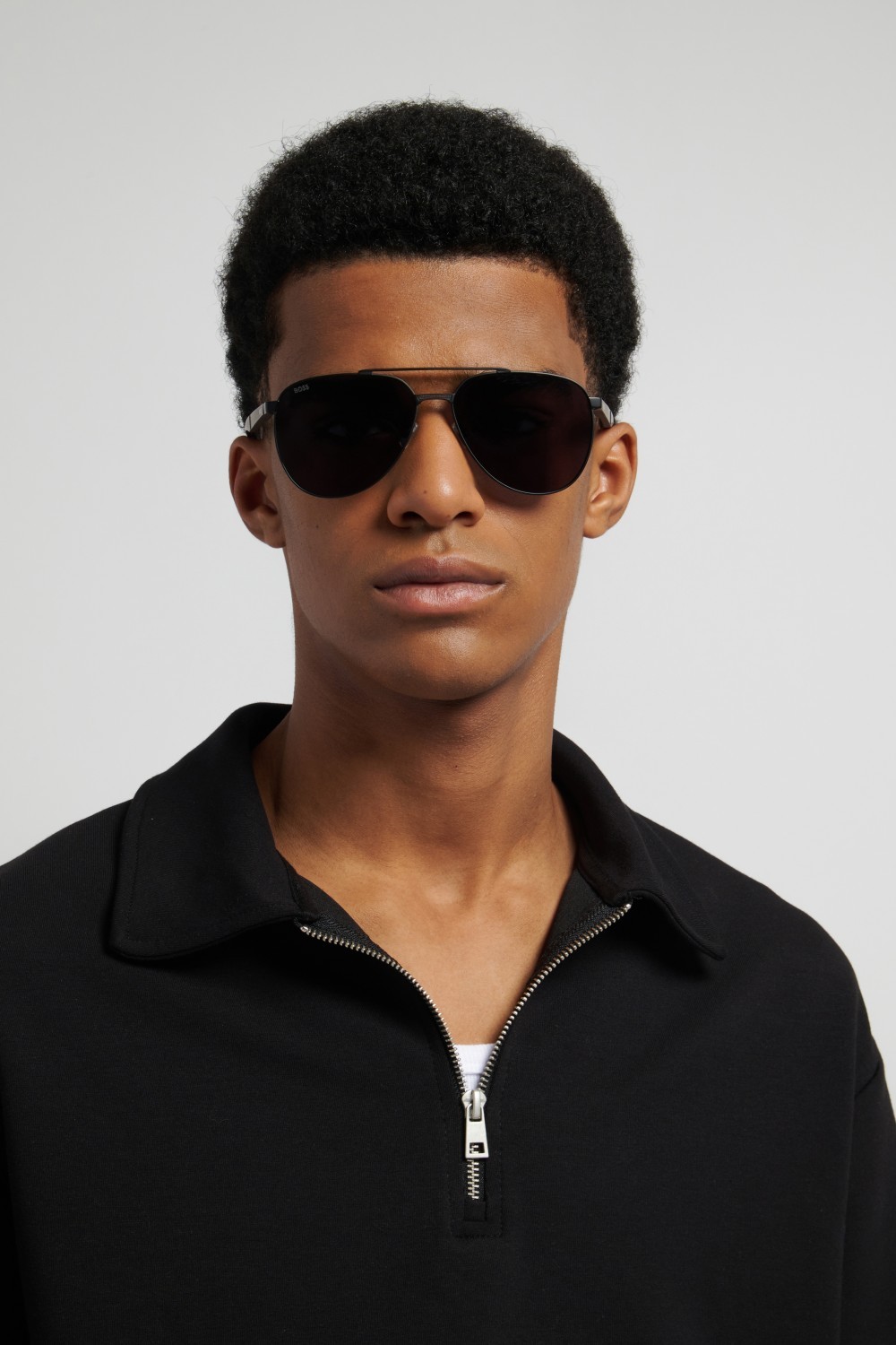 Occhiali da sole Hugo Boss 1914/S 208849 003 IR colore matte black forma aviator lenti grey