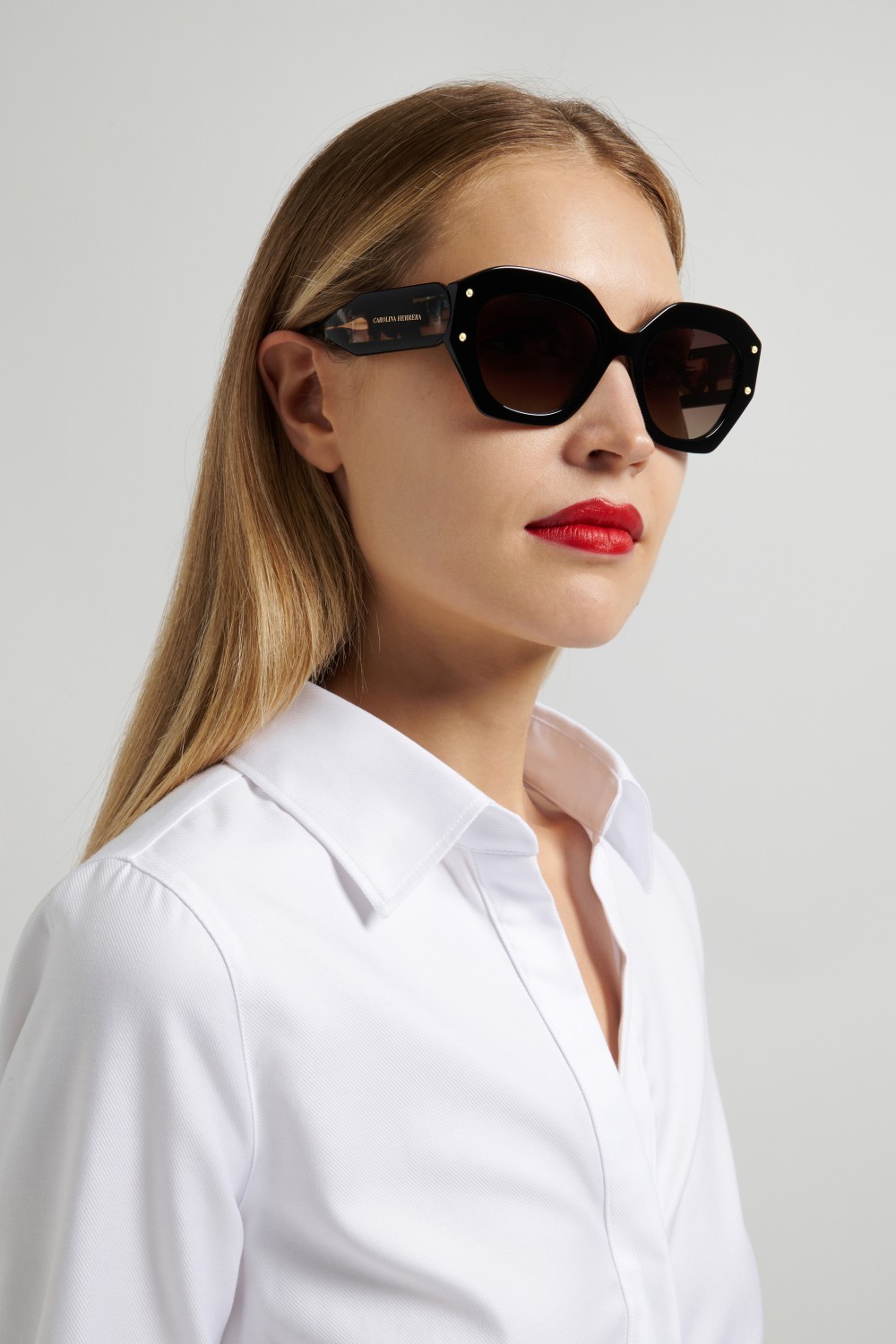 Sonnenbrillen Carolina Herrera Her 0365/S 208865 807 HA farbe black form quadratisch gläser brown shaded