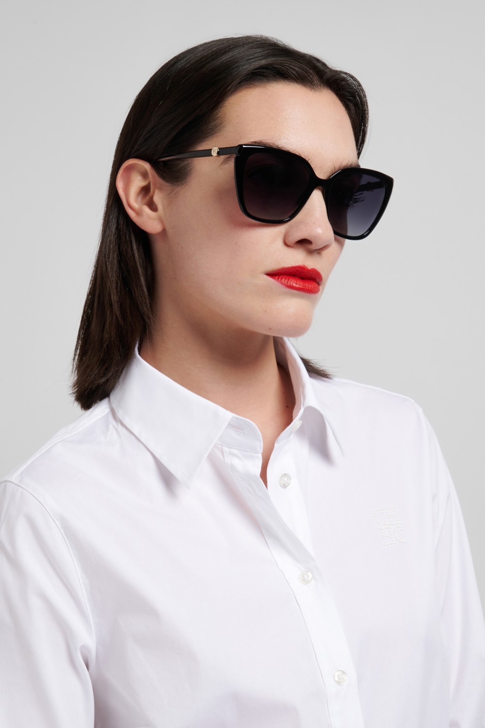 Occhiali da sole Carolina Herrera Her 0385/S 208869 807 9O colore black forma cat eye lenti dark grey shaded
