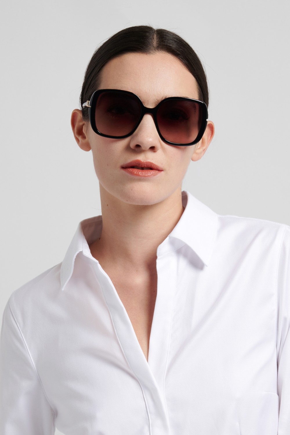 Occhiali da sole Carolina Herrera Her 0386/S 208870 807 HA colore black forma quadrato lenti brown shaded