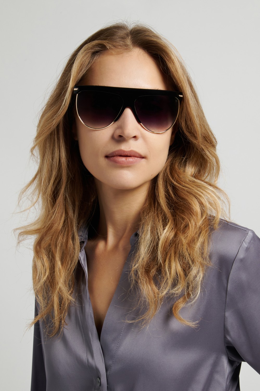 Sunglasses Victoria Beckham Vb 7005/S 208879 807 9O color black shape aviator lenses dark grey shaded