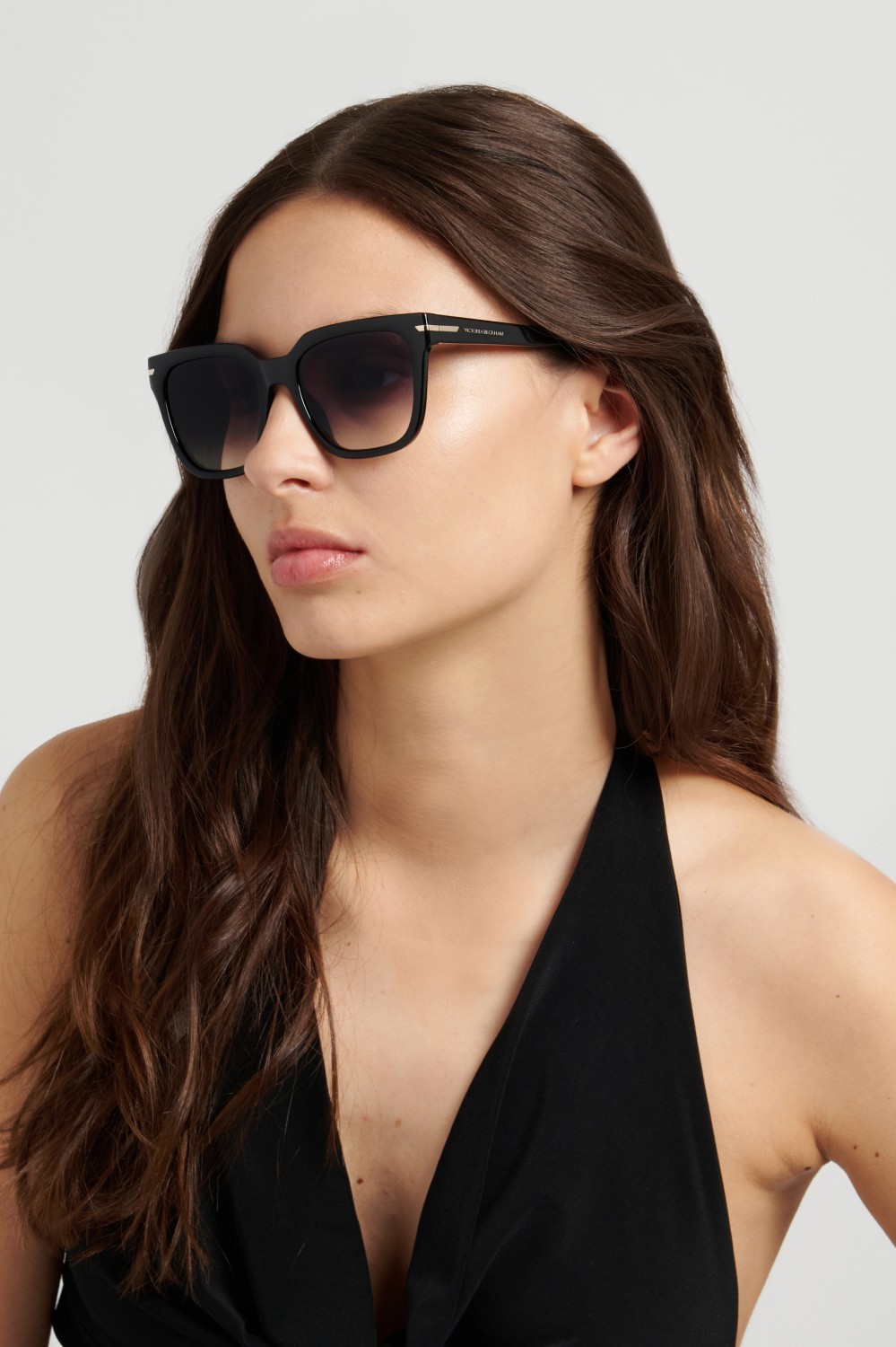 Sunglasses Victoria Beckham Vb 1003/S 208880 807 9O color black shape square lenses dark grey shaded