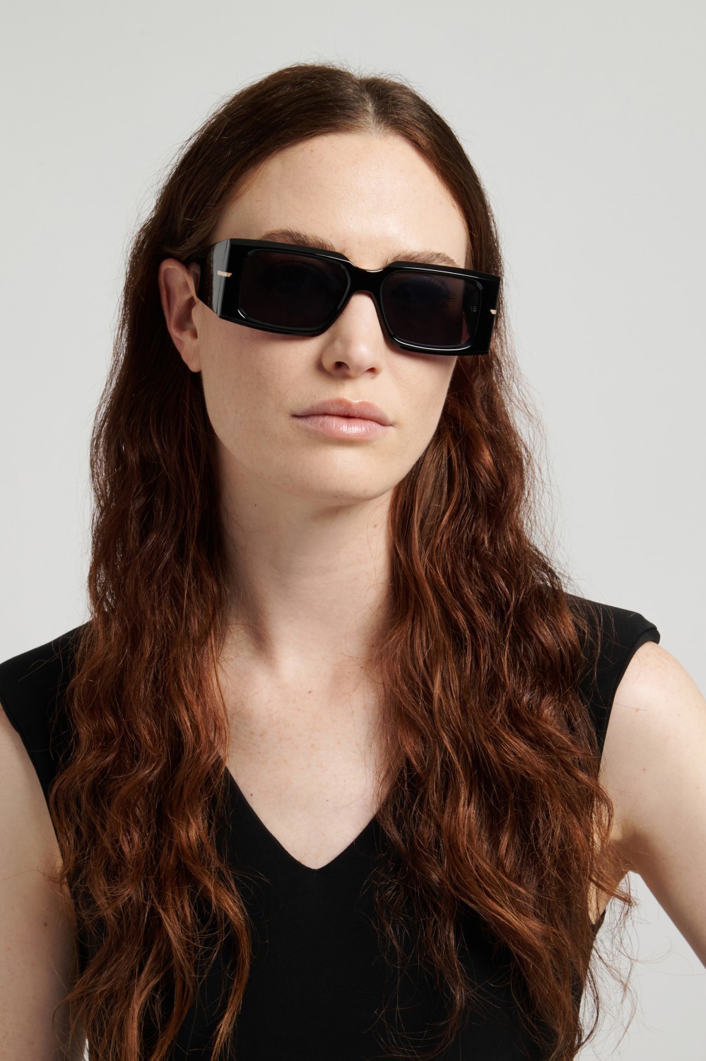 Sunglasses Victoria Beckham Vb 7008/S 208883 807 IR color black shape rectangle lenses grey