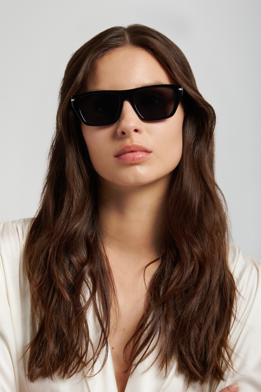 Sunglasses Victoria Beckham Vb 1005/S 208886 807 IR color black shape rectangle lenses grey