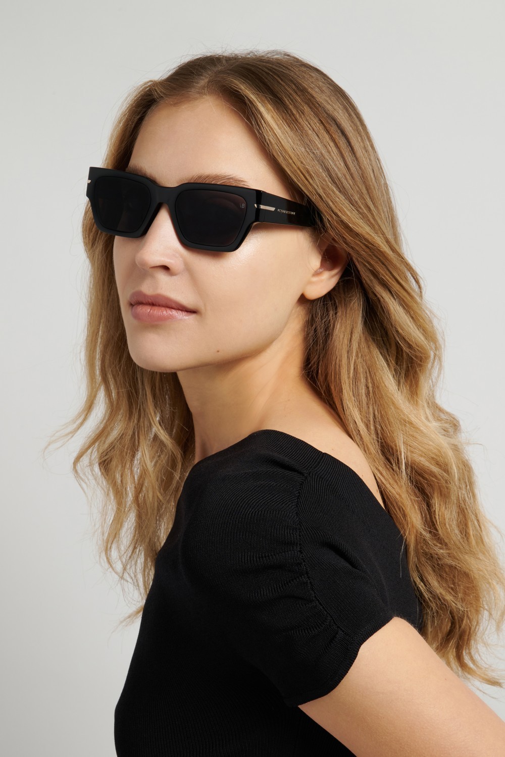 Sunglasses Victoria Beckham Vb 7001/S 208887 807 IR color black shape square lenses grey