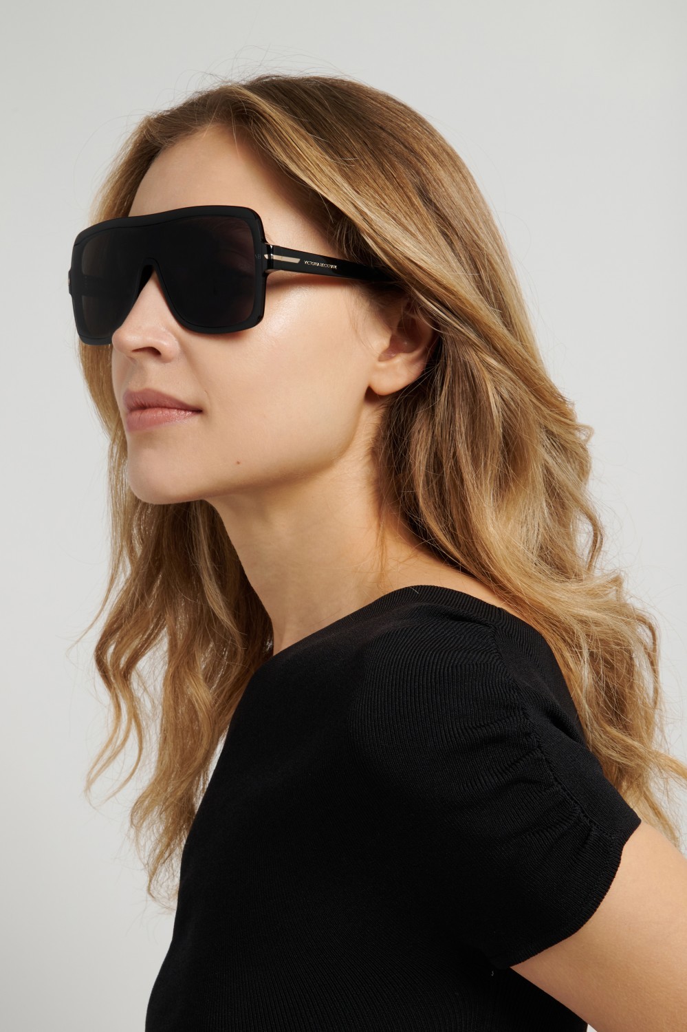 Sunglasses Victoria Beckham Vb 7003/S 208892 807 IR color black shape mask lenses grey