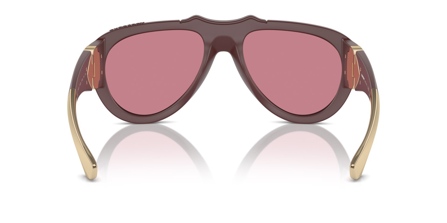Occhiali da sole Burberry BE 4433U (414075) colore borgogna effetto gommato forma aviator lenti violetto scuro