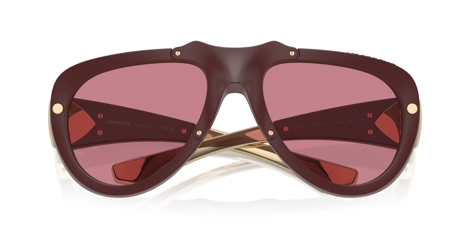 Occhiali da sole Burberry BE 4433U (414075) colore borgogna effetto gommato forma aviator lenti violetto scuro
