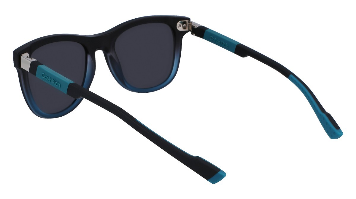 Sonnenbrillen Calvin Klein CK23507S (432) farbe petrol form rechteckig gläser gradient grey/blue