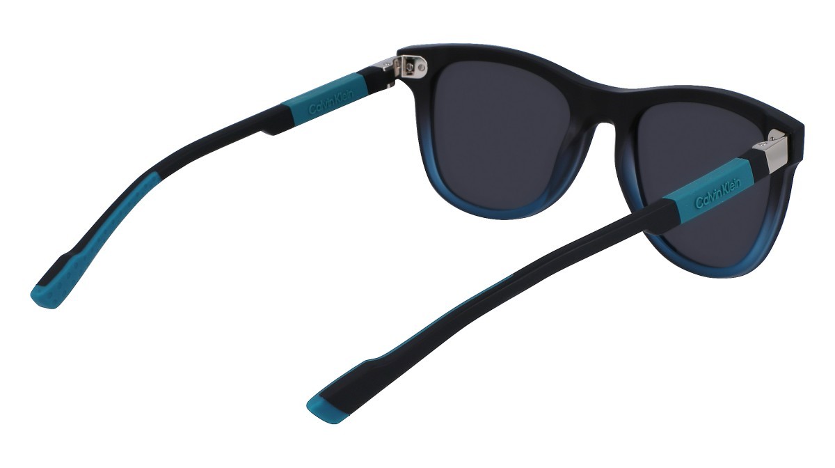 Sonnenbrillen Calvin Klein CK23507S (432) farbe petrol form rechteckig gläser gradient grey/blue