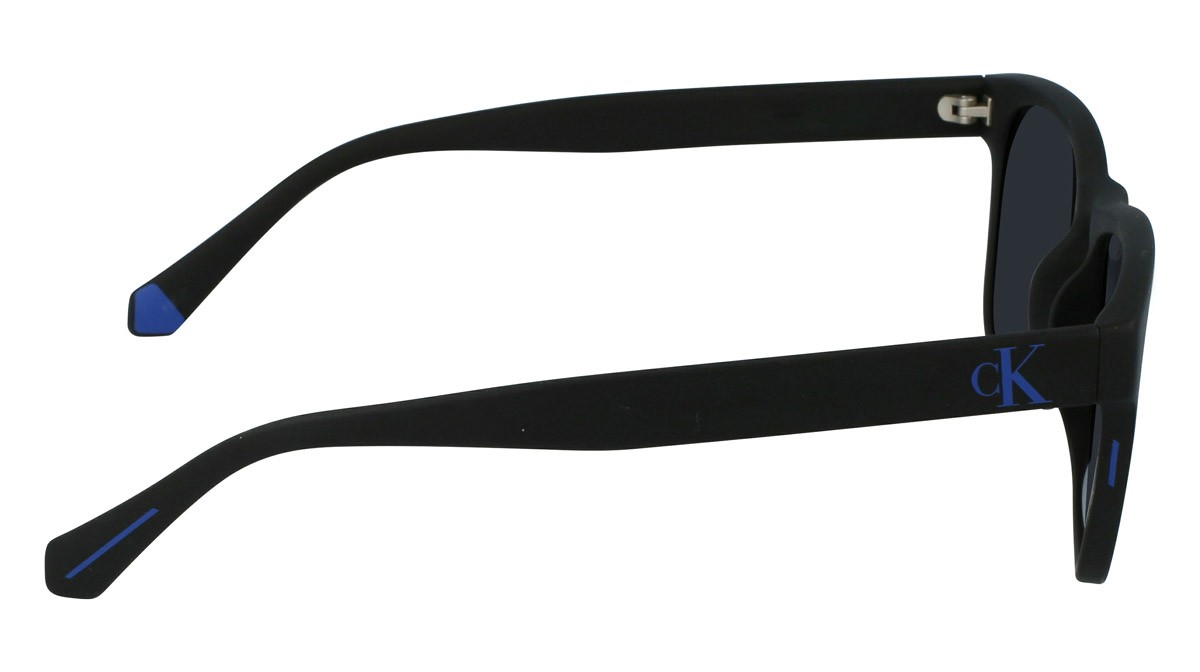 Sonnenbrillen Calvin Klein Jeans CKJ21623S (002) farbe matte black form rechteckig gläser solid grey/blue mirror