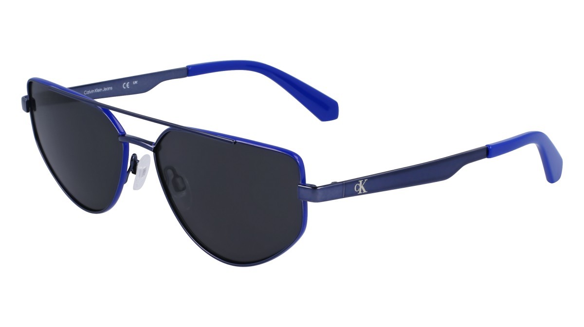 Sonnenbrillen Calvin Klein Jeans CKJ23220S (400) farbe blue form aviator gläser solid smoke