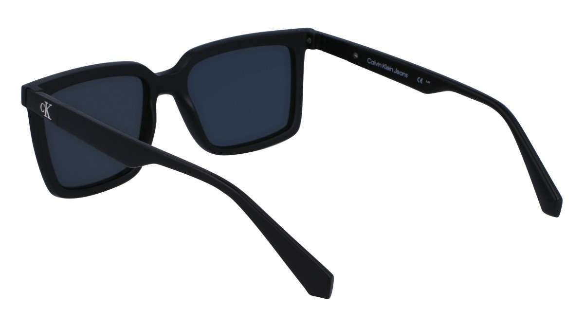 Sonnenbrillen Calvin Klein Jeans CKJ23659S (002) farbe matte black form quadratisch gläser solid grey