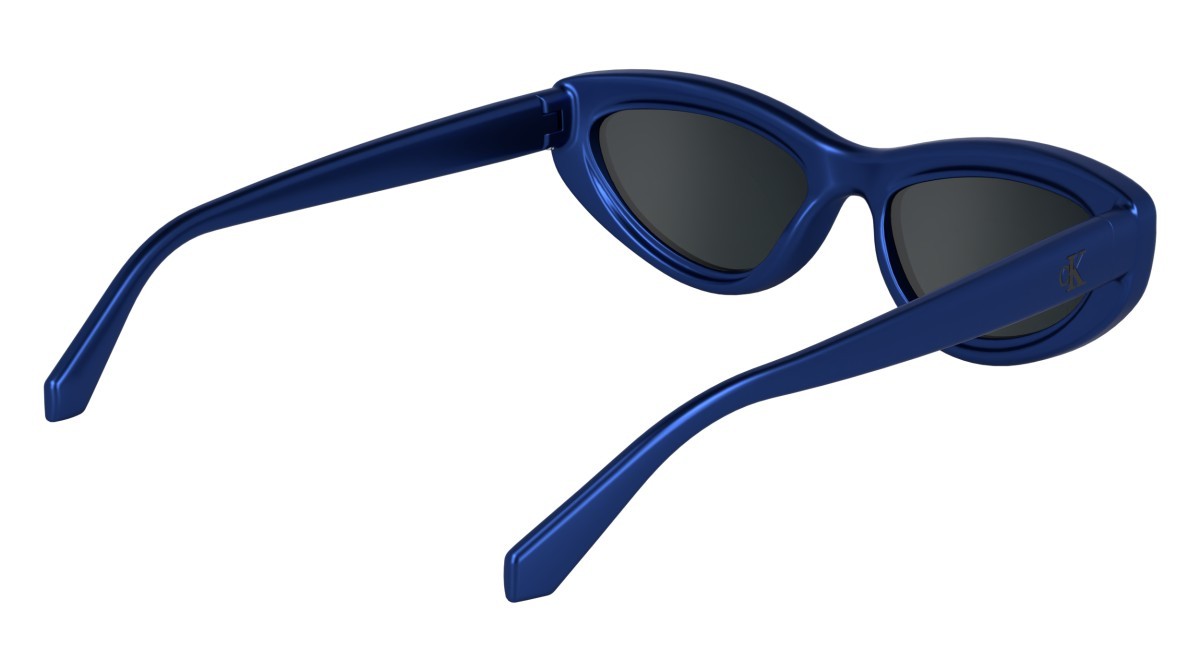 Sonnenbrillen Calvin Klein Jeans CKJ24624S (400) farbe blue flash form cat-eye gläser solid base grey blue mirror