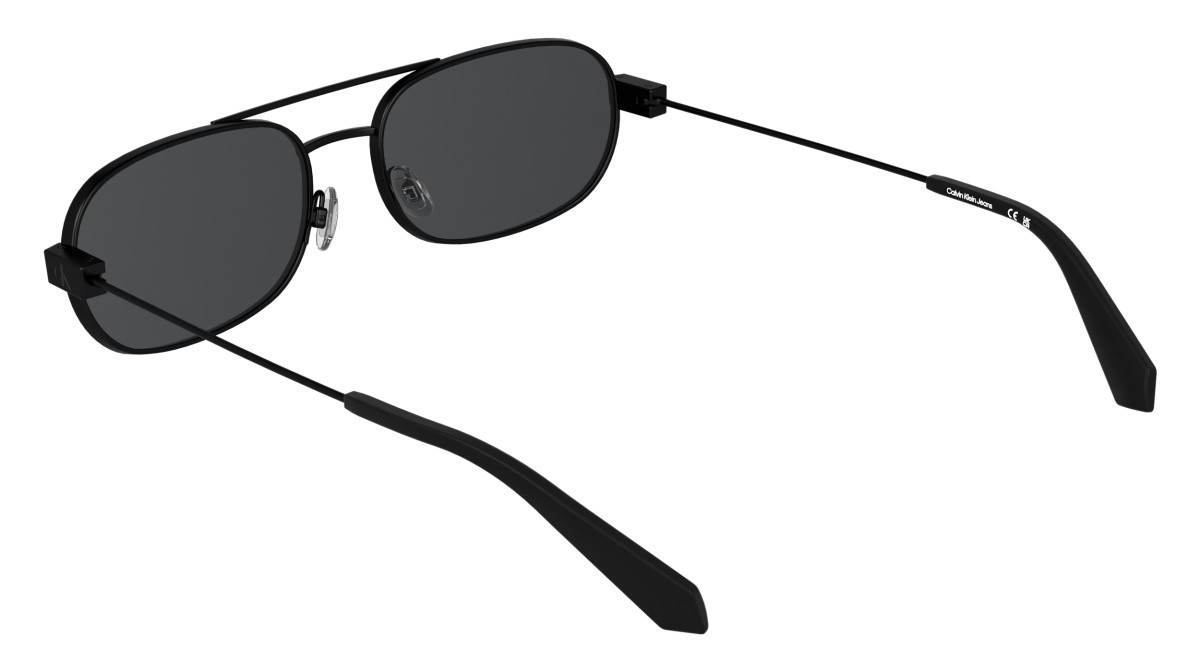 Sonnenbrillen Calvin Klein Jeans CKJ26202S (002) farbe matte black form oval gläser grey