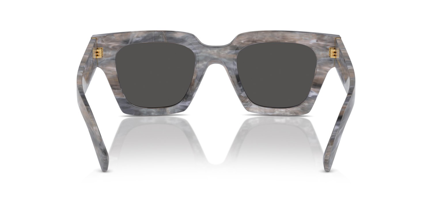 Occhiali da sole Dolce & Gabbana DG 4413 (342887) colore grigio effetto marmo forma quadrato lenti grigio scuro