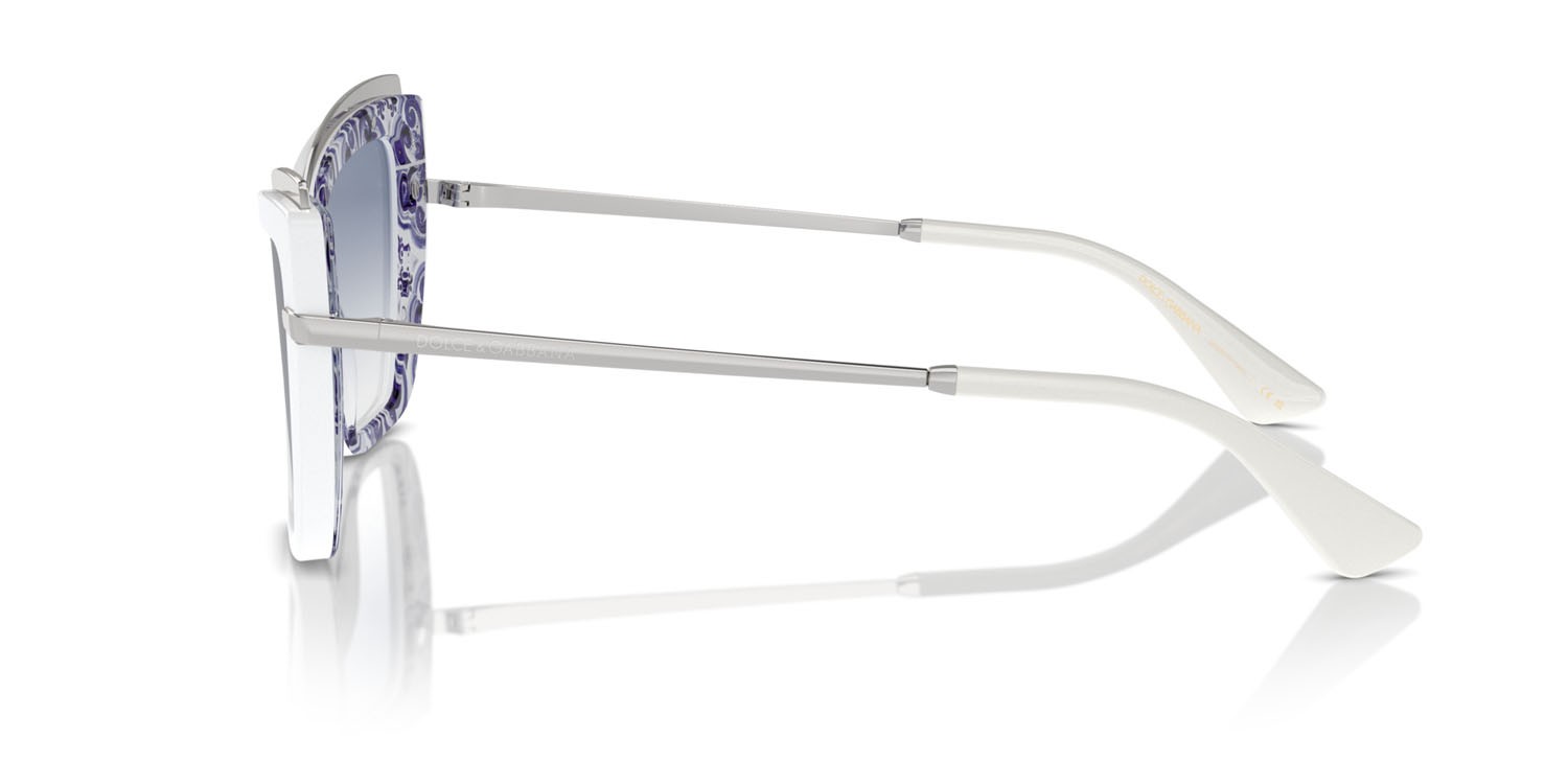 Occhiali da sole Dolce & Gabbana DG 4472 (337119) colore bianco su maiolica blu forma cat eye lenti trasparente sfumato azzurro