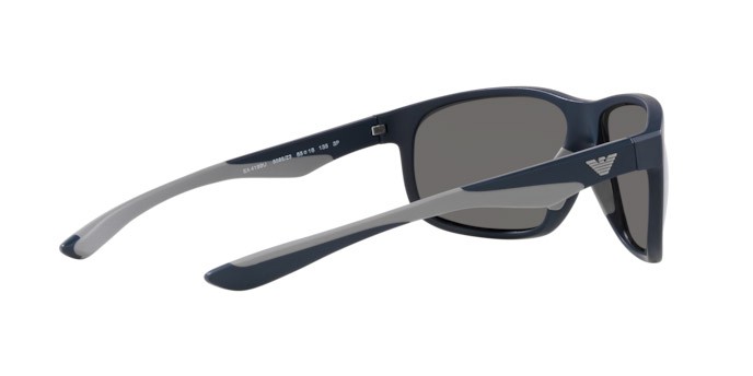 Occhiali da sole Emporio Armani EA 4199U (5088Z3) colore blu opaco forma quadrato lenti polarizzata grigio specchiato argento