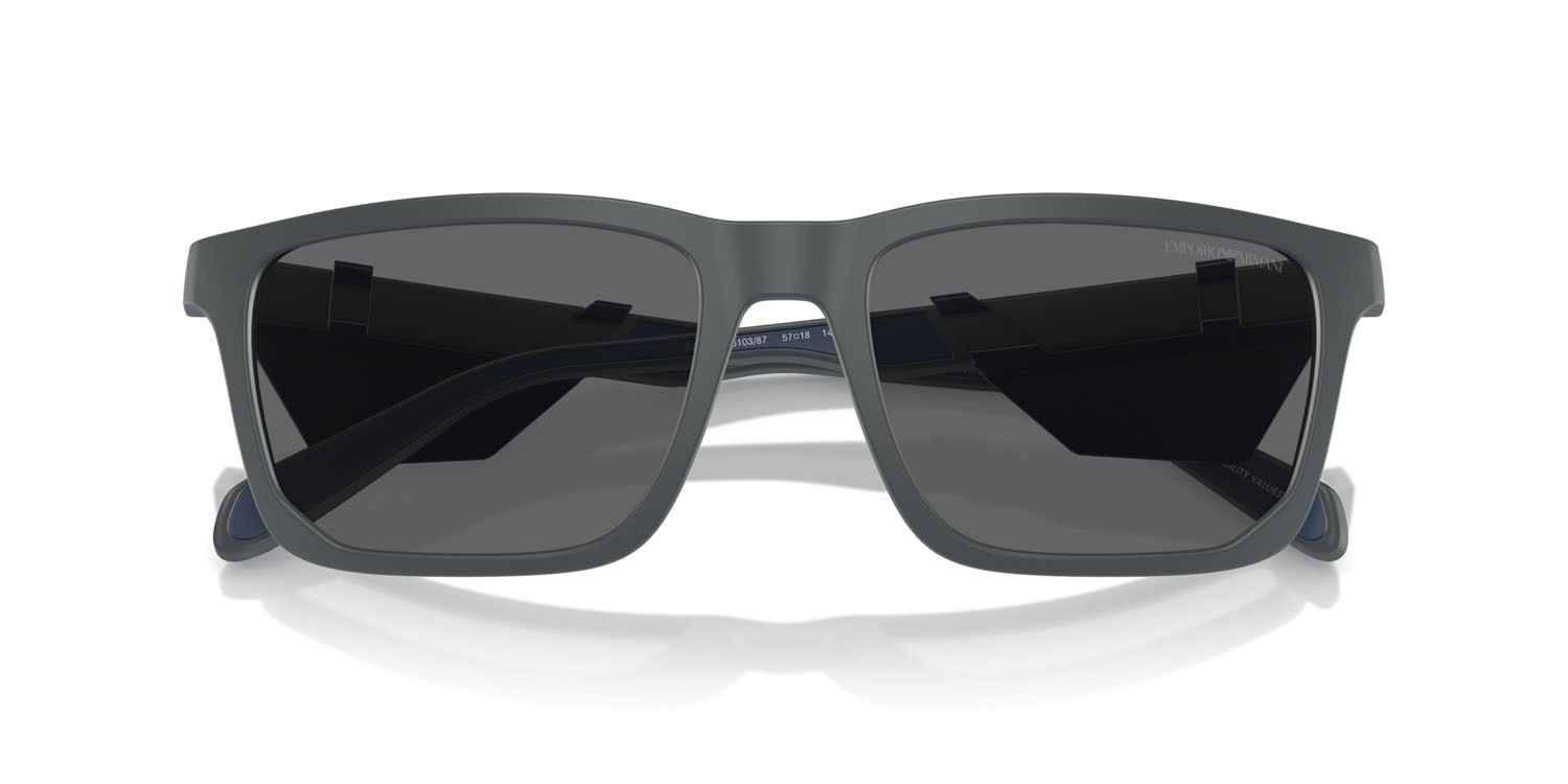 Occhiali da sole Emporio Armani EA 4219 (610387) colore grigio scuro opaco forma rettangolare lenti polar grigia