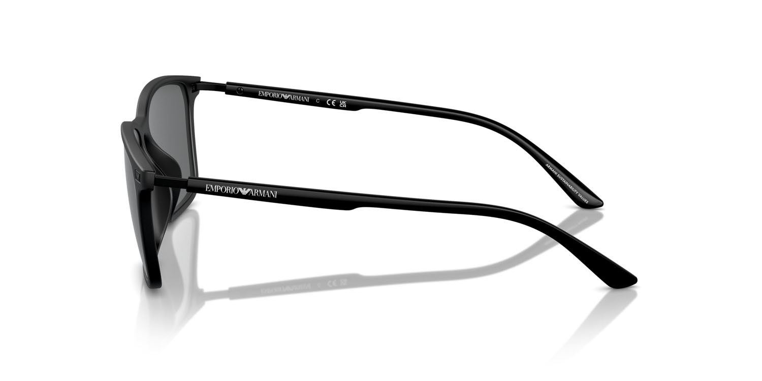 Occhiali da sole Emporio Armani EA 4223U (500187) colore nero opaco forma rettangolare lenti grigio scuro