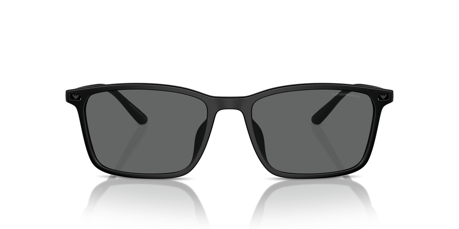 Occhiali da sole Emporio Armani EA 4223U (500187) colore nero opaco forma rettangolare lenti grigio scuro