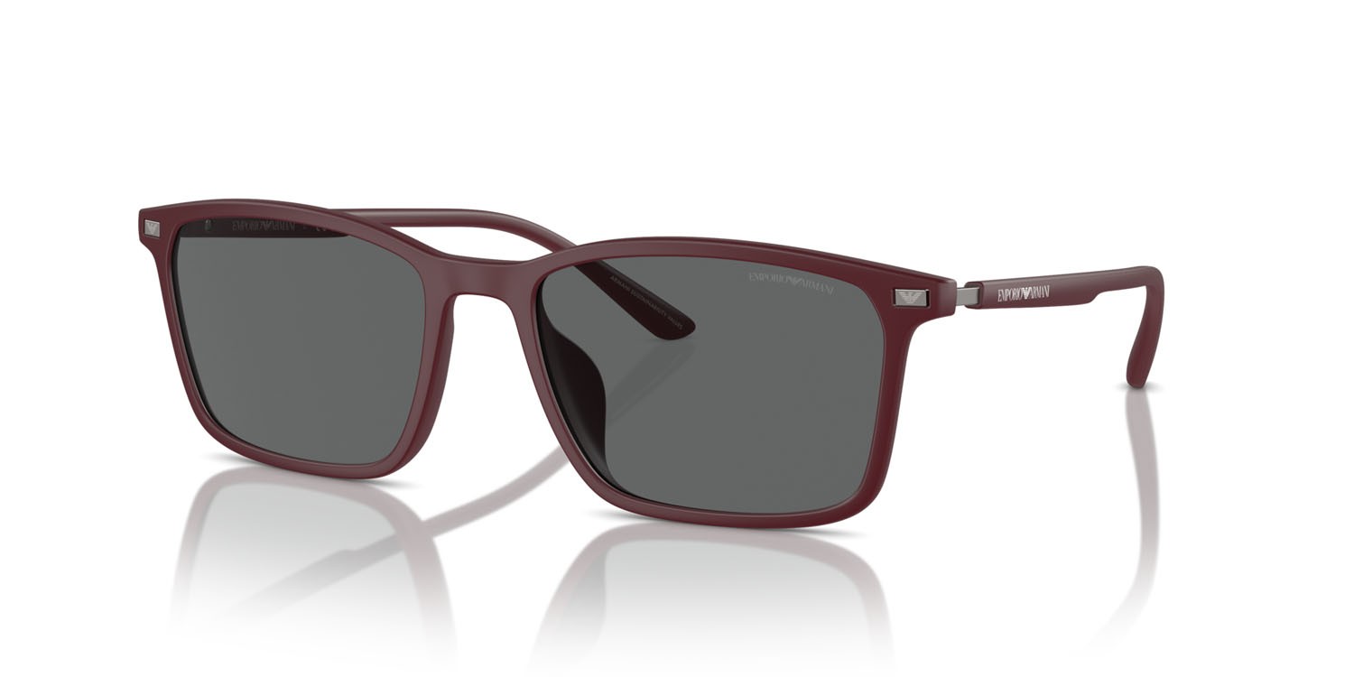 Occhiali da sole Emporio Armani EA 4223U (526187) colore bordeaux opaco forma rettangolare lenti grigio scuro
