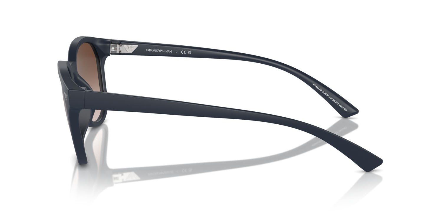 Occhiali da sole Emporio Armani EA 4225U (508813) colore blu opaco forma pantos lenti marrone sfumato