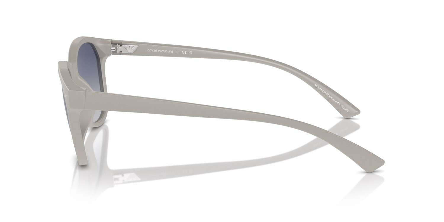 Occhiali da sole Emporio Armani EA 4225U (610087) colore grigio chiaro opaco forma pantos lenti grigio scuro