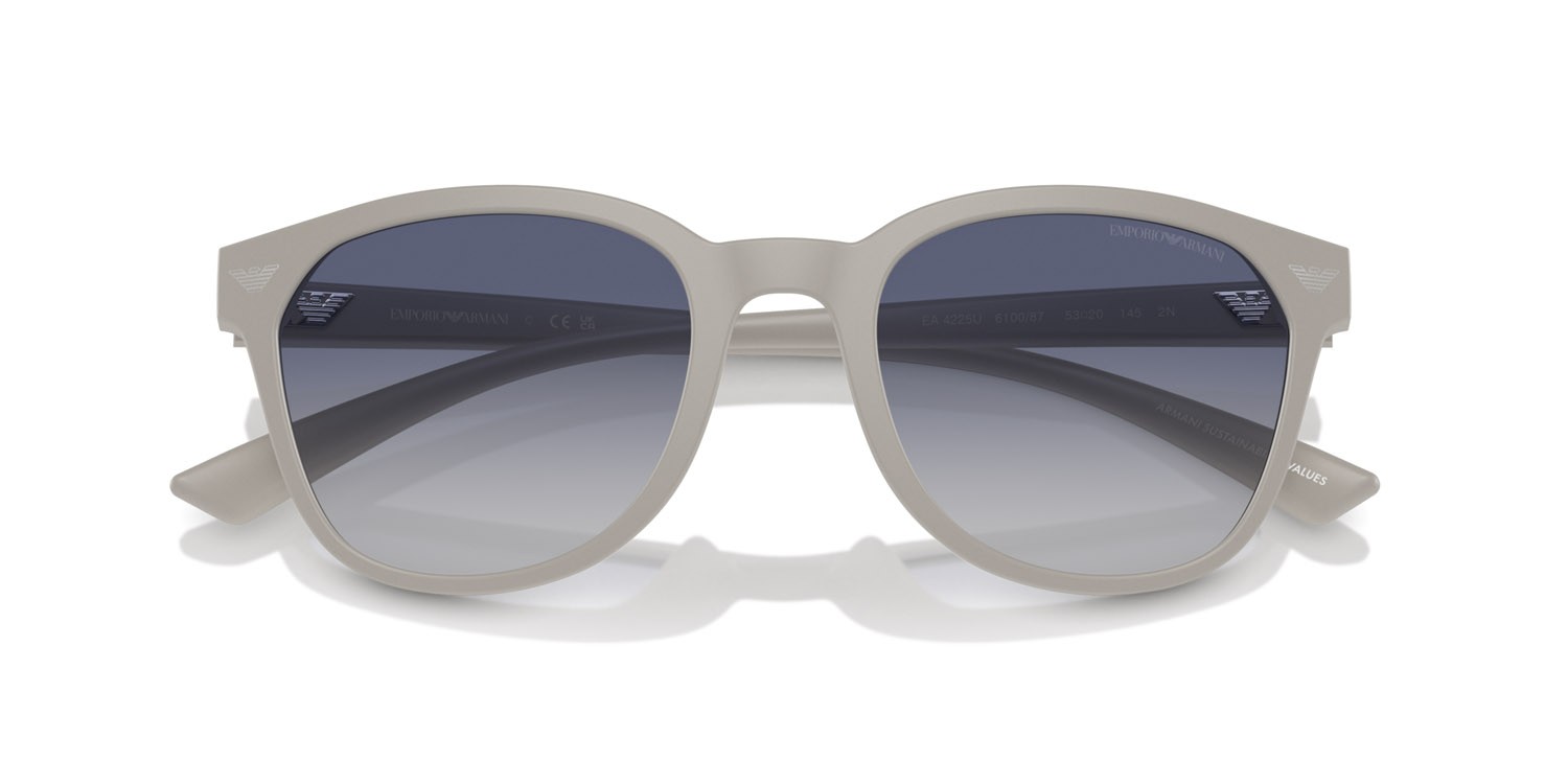 Occhiali da sole Emporio Armani EA 4225U (610087) colore grigio chiaro opaco forma pantos lenti grigio scuro