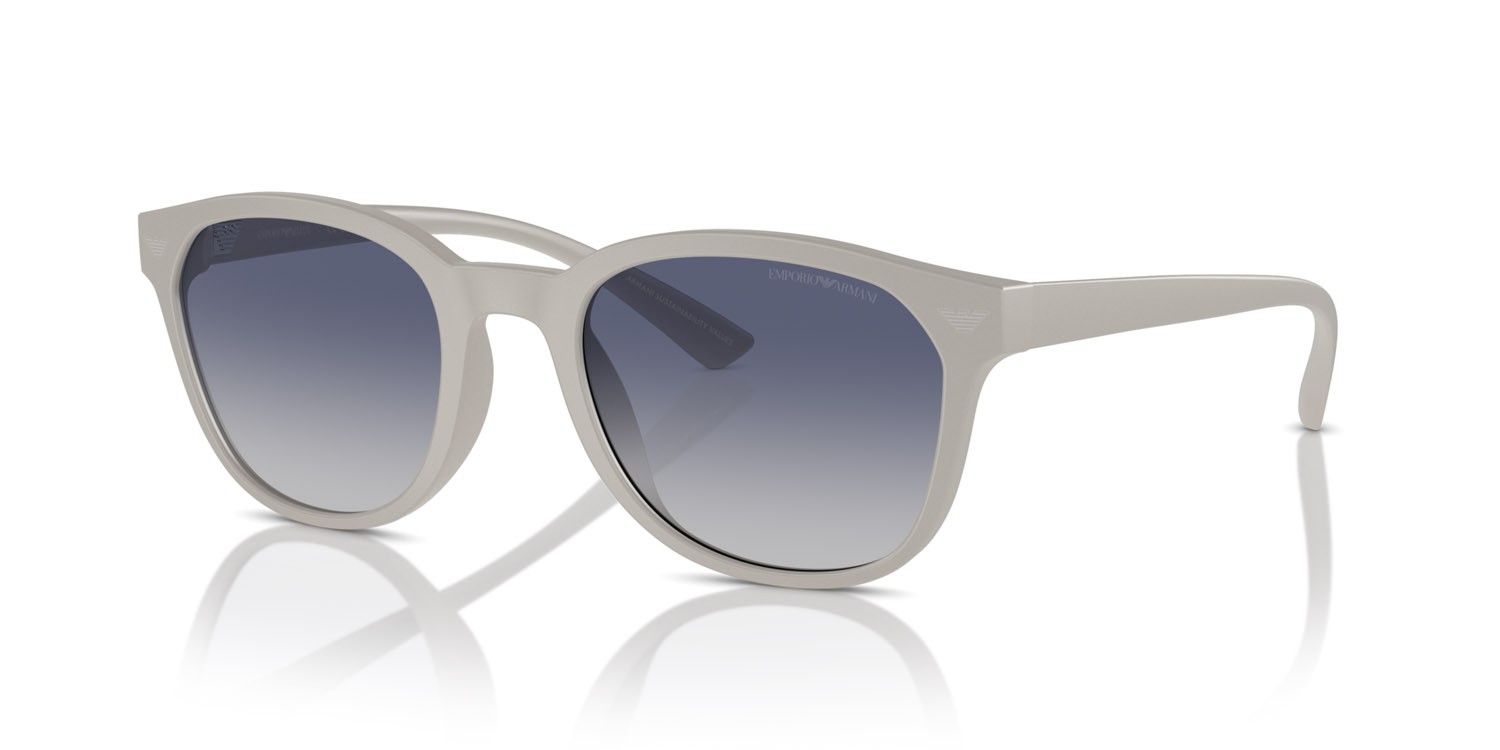 Occhiali da sole Emporio Armani EA 4225U (610087) colore grigio chiaro opaco forma pantos lenti grigio scuro