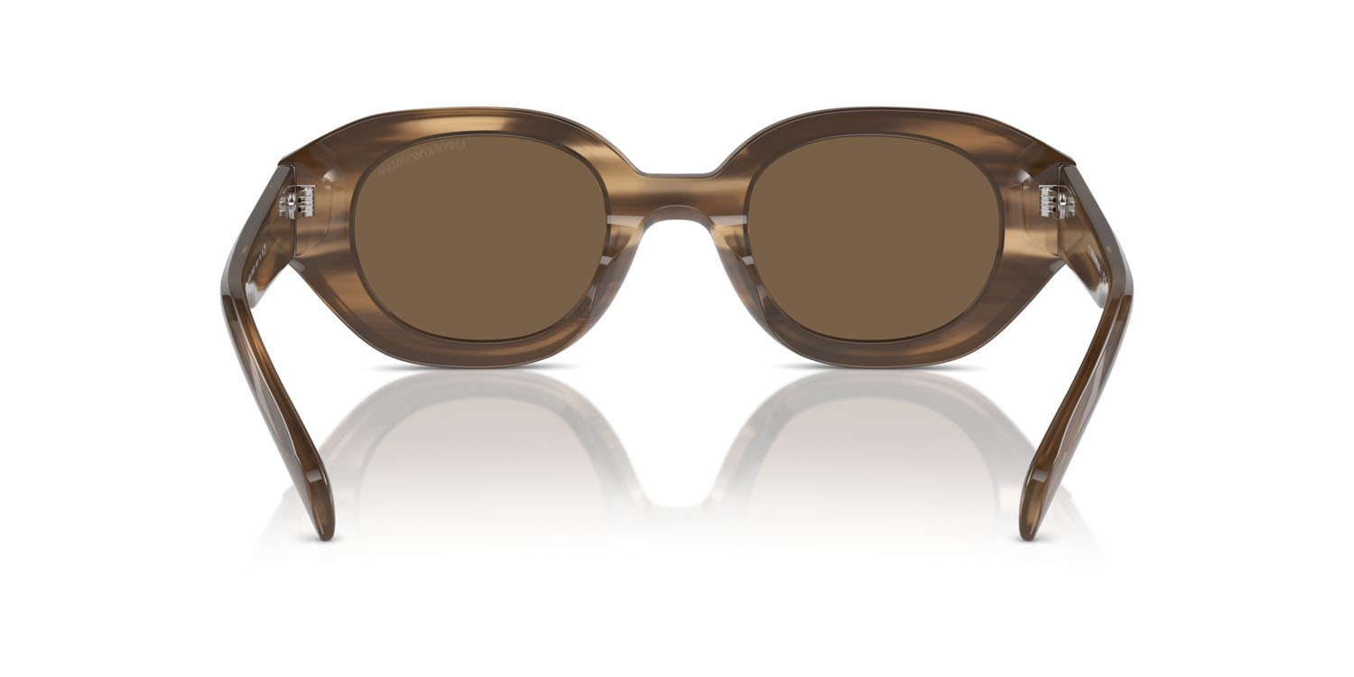 Occhiali da sole Emporio Armani EA 4230U (614973) colore marrone brillante striato forma irregolare lenti marrone scuro