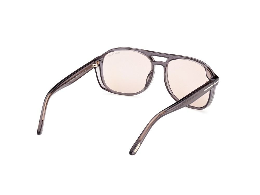 Sunglasses Tom Ford Rosco FT1022 (20E) color grigio / altro shape navigator lenses marrone