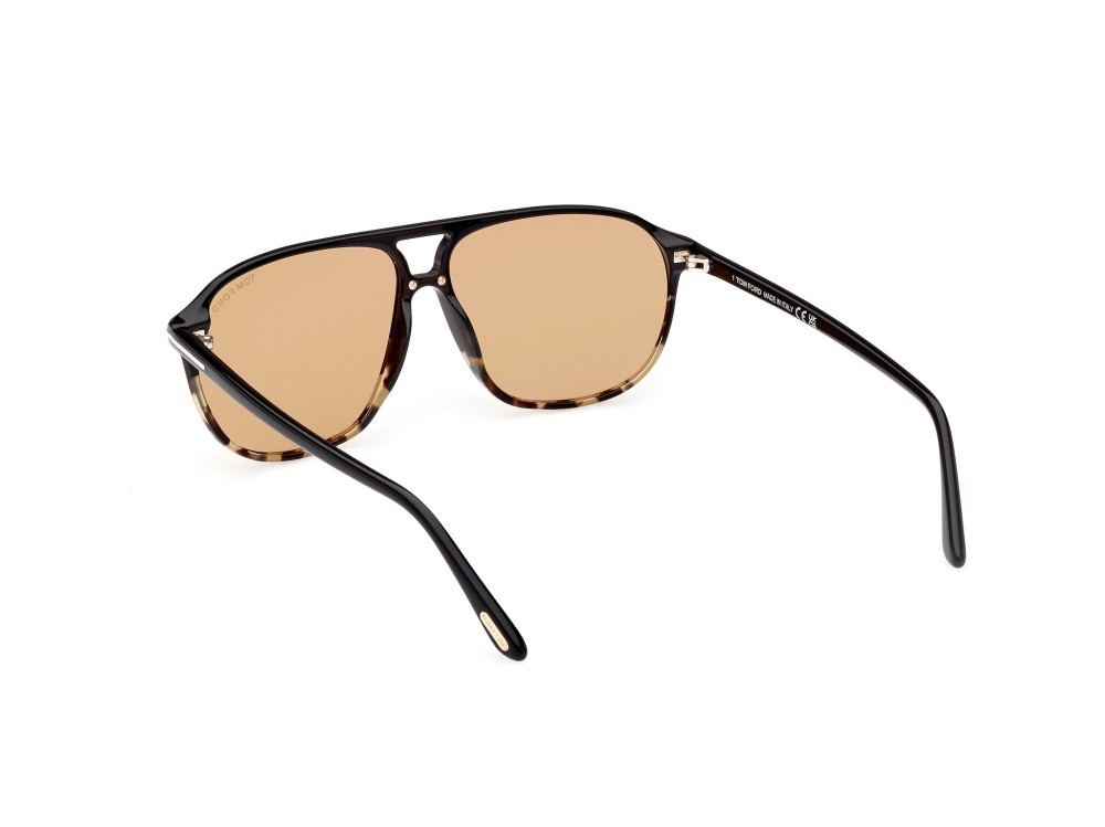 Sunglasses Tom Ford Bruce FT1026 (05E) color nero / altro shape navigator lenses marrone