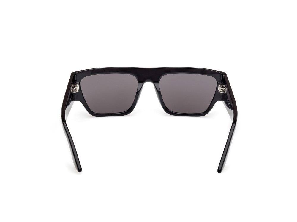 Sunglasses GCDS GD0064 (01A) color nero lucido shape geometric lenses bordeaux sfumato