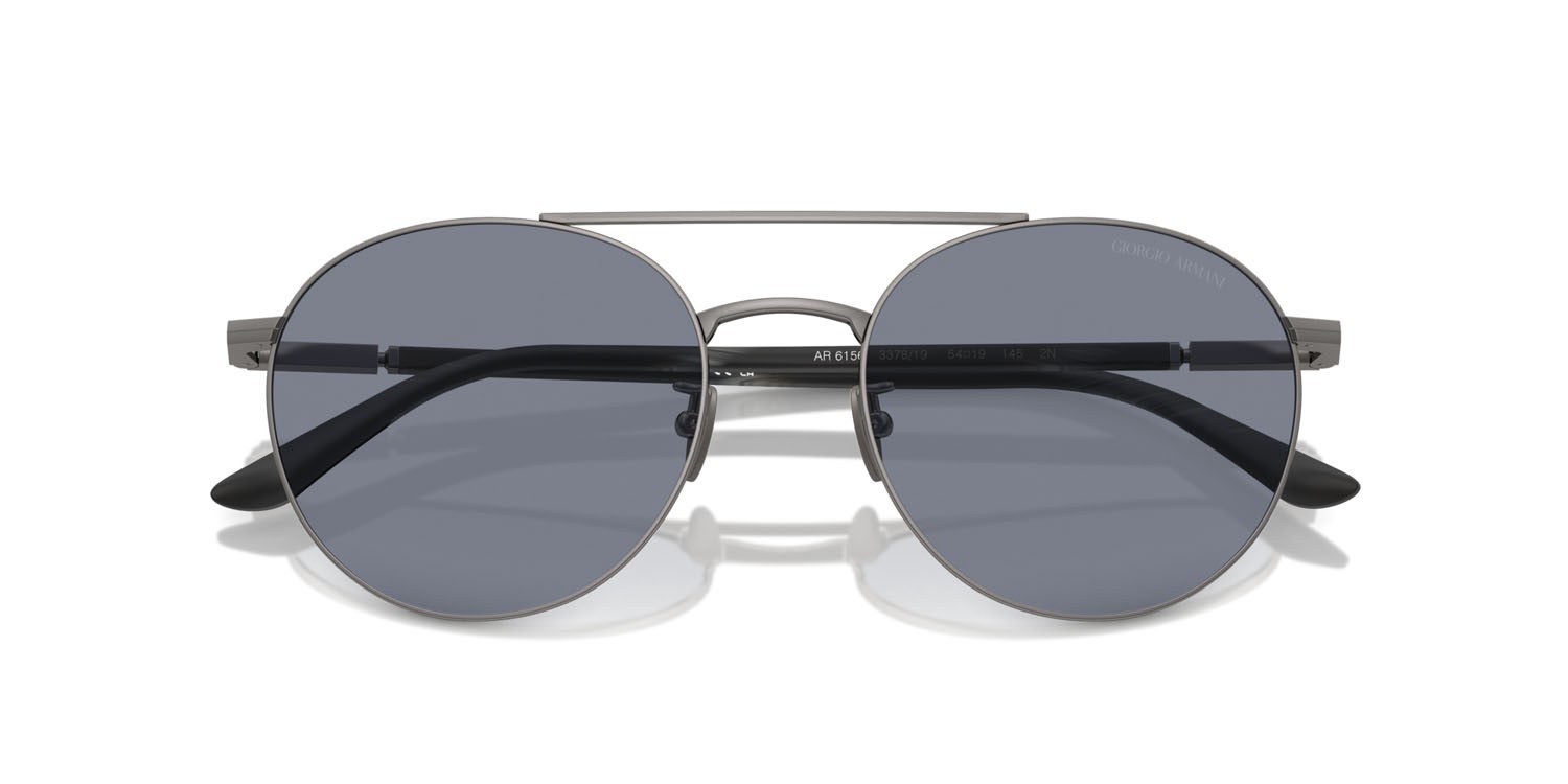 Occhiali da sole Giorgio Armani AR 6156 (337819) colore gunmetal opaco forma rotondo lenti blu