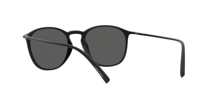 Occhiali da sole Giorgio Armani AR 8186U (504287) colore nero opaco forma quadrato lenti grigio scuro