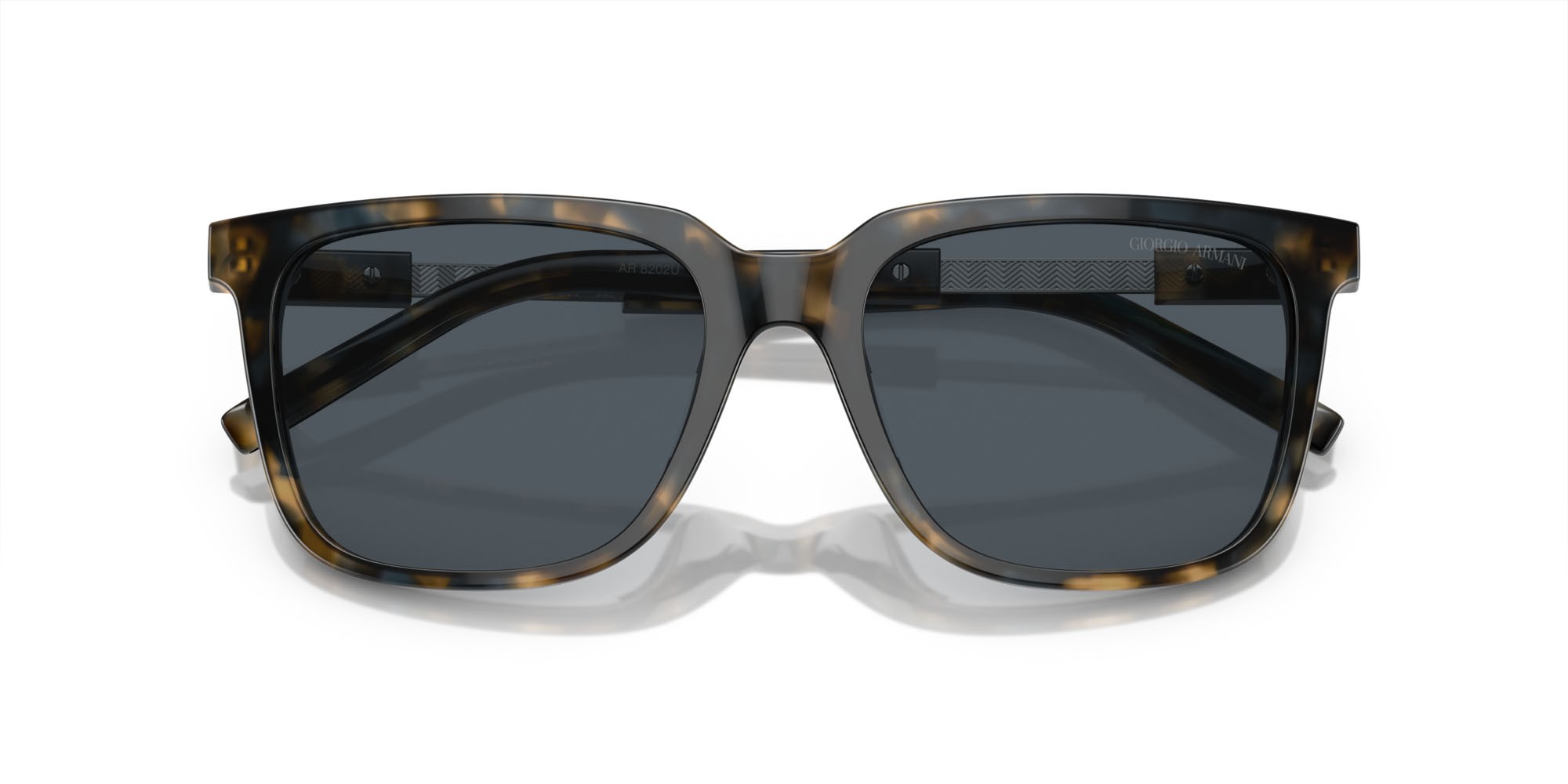 Occhiali da sole Giorgio Armani AR 8202U (604887) colore blu havana forma quadrato lenti grigio scuro