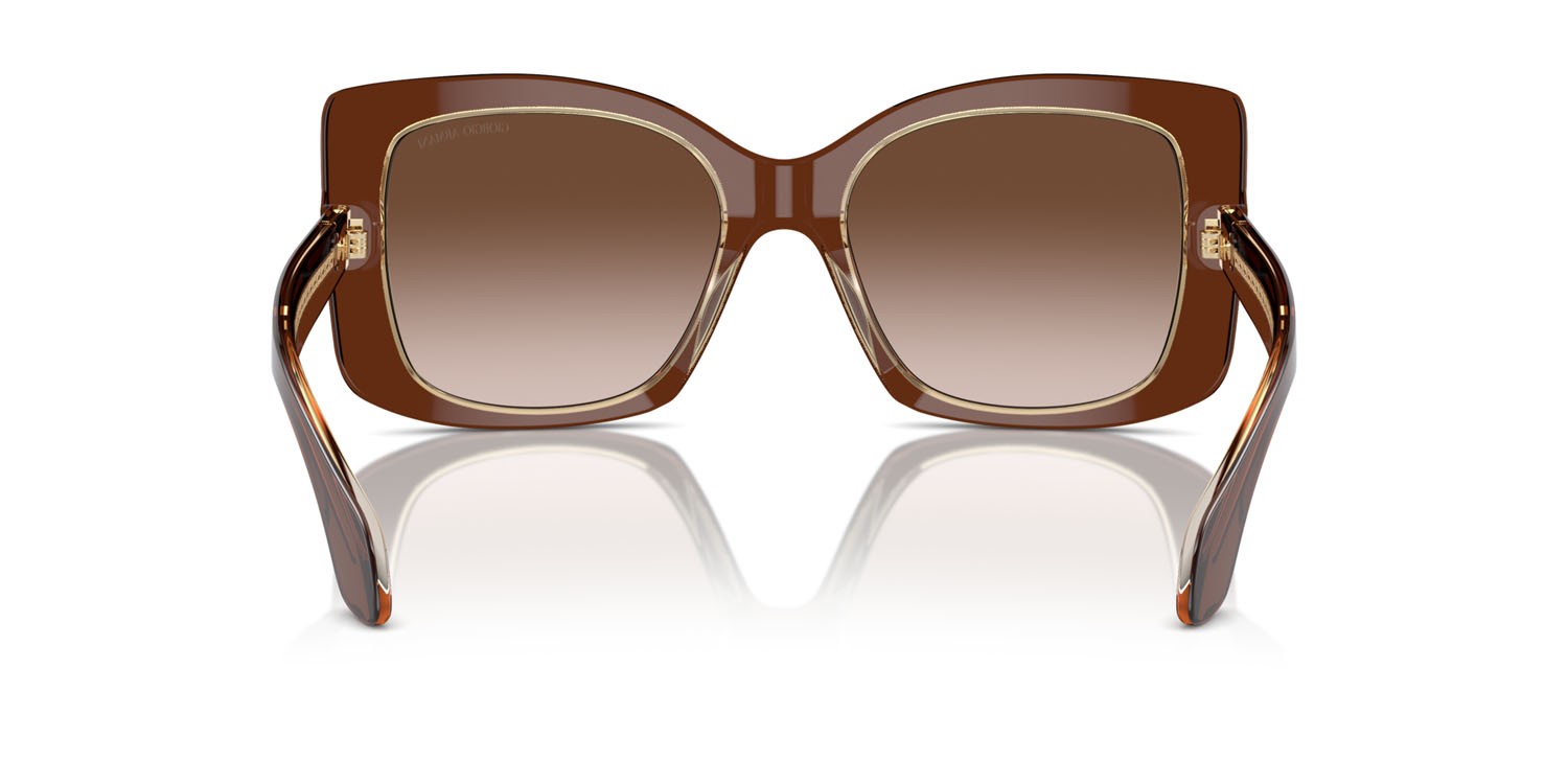 Occhiali da sole Giorgio Armani AR 8208U (609013) colore top transparent brown/honey forma quadrato lenti marrone sfumato