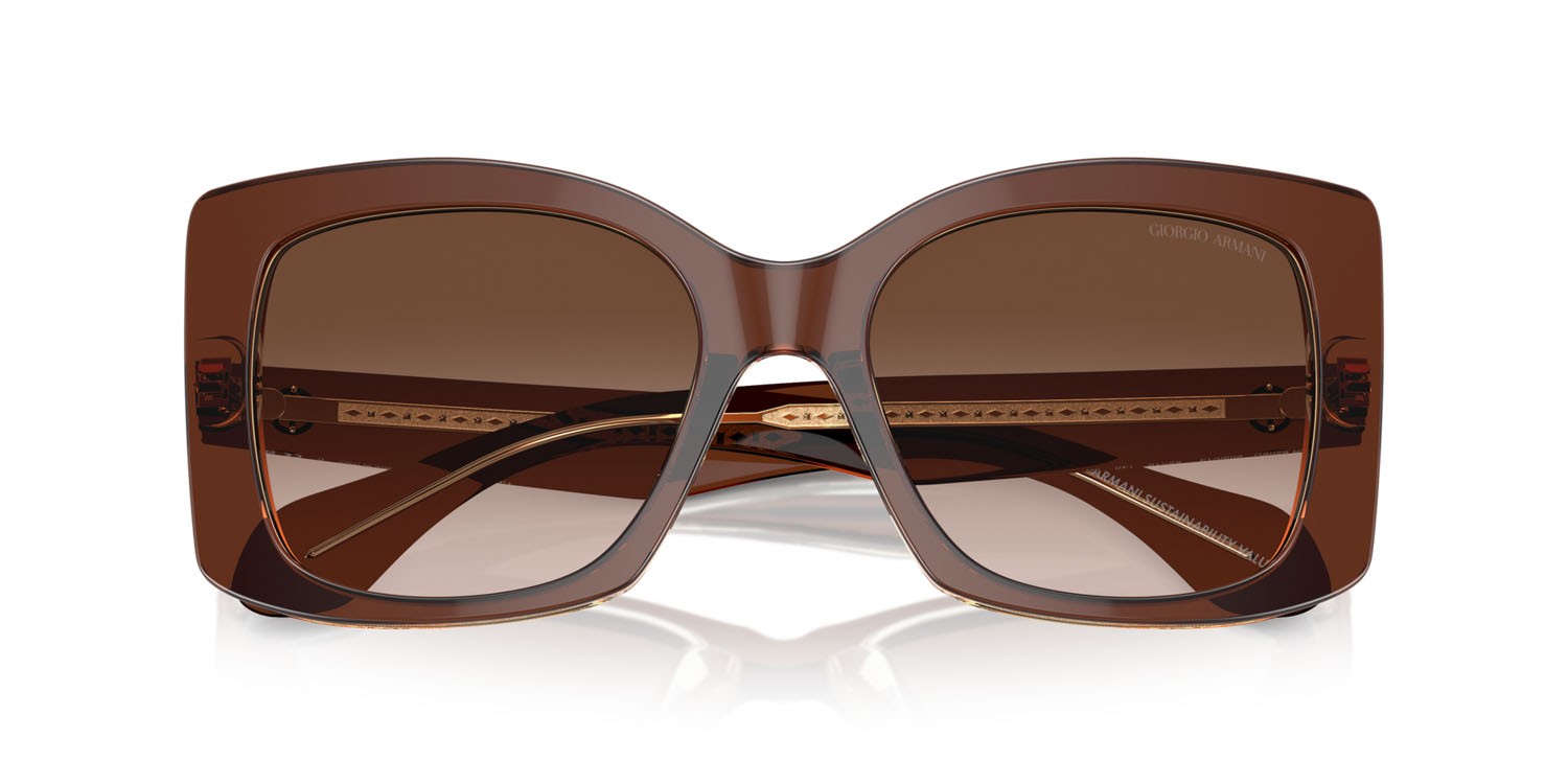 Occhiali da sole Giorgio Armani AR 8208U (609013) colore top transparent brown/honey forma quadrato lenti marrone sfumato