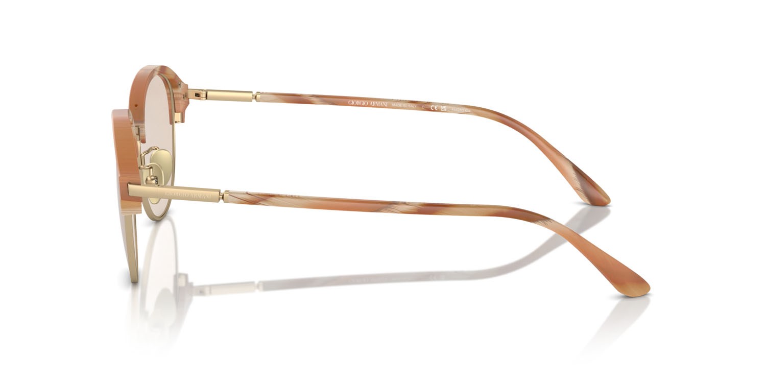 Occhiali da sole Giorgio Armani AR 8215 (6067M4) colore matte honey horn forma pantos lenti fotocromatica marrone