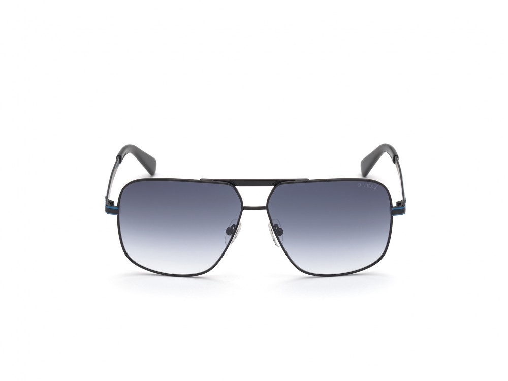 Occhiali da sole Guess GU00026 (02W) colore nero opaco forma navigator lenti blu grad.