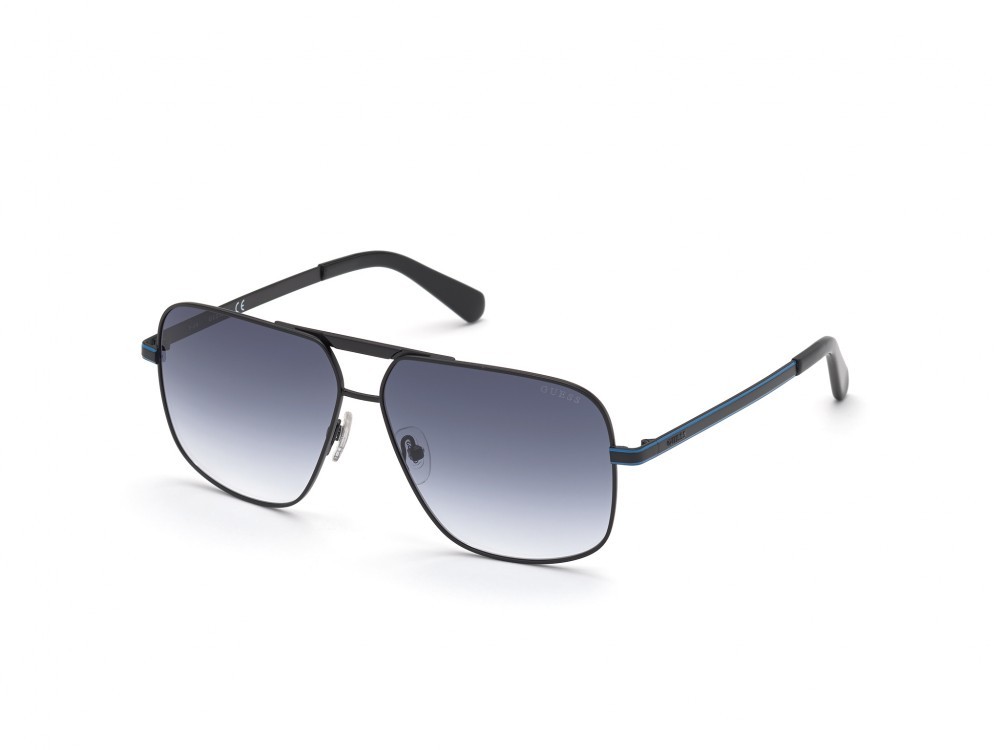 Occhiali da sole Guess GU00026 (02W) colore nero opaco forma navigator lenti blu grad.